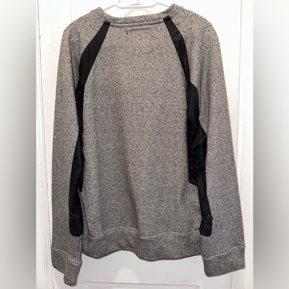 Roc Nation Paper Planes Sweater. Excellent Condition